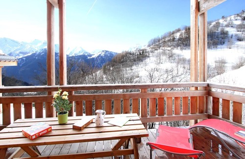 Huez-en-Oisans Ski Chalet | Chalet chaleureux PRIVÉ, à 80m de la télécabine!