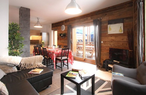 Huez-en-Oisans Ski Chalet | Chalet chaleureux PRIVÉ, à 80m de la télécabine!
