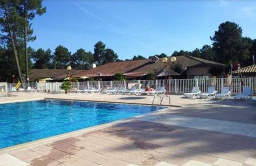 La Teste-de-Buch Ski Chalet | Chalet cosy a Gujan Mestras avec piscine partagee