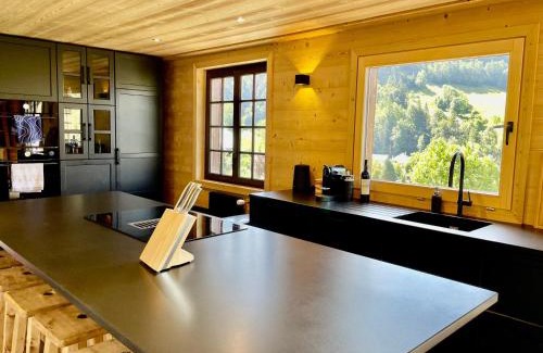 Flumet Ski Chalet | Chalet cosy rénové, 4 chambres, terrasse, wifi, parking, près village et ski-bus - FR-1-505-191