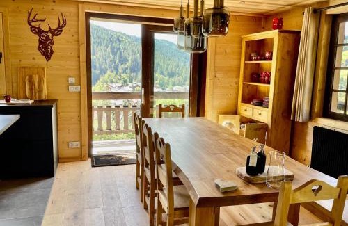 Flumet Ski Chalet | Chalet cosy rénové, 4 chambres, terrasse, wifi, parking, près village et ski-bus - FR-1-505-191