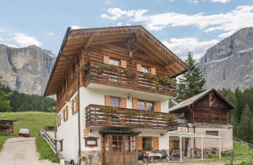 Canazei Ski Chalet | Chalet Crepes De Sela