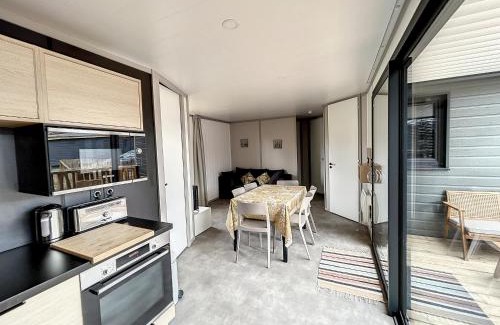 Jullouville Ski Chalet | Chalet de Standing avec Piscine Chauffée, à 300m de la Plage - 6 Couchages, WiFi Gratuit - FR-1-361-474
