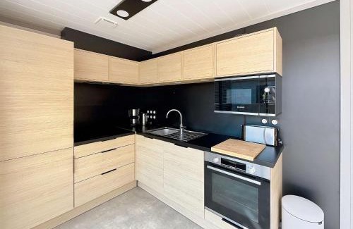 Jullouville Ski Chalet | Chalet de Standing avec Piscine Chauffée, à 300m de la Plage - 6 Couchages, WiFi Gratuit - FR-1-361-474