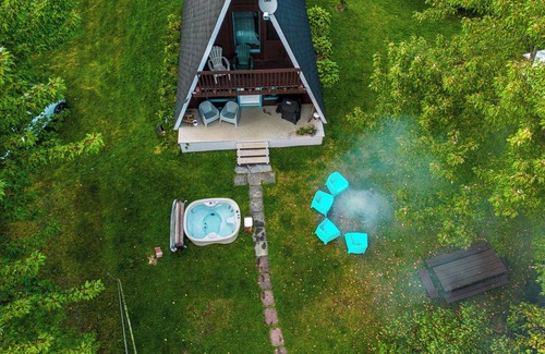 Lac-Drolet Ski Chalet | Chalet du Boathouse, beautiful memories at the lake