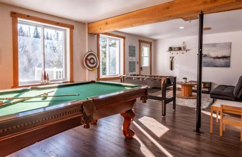 Mauricie Ski Chalet | Chalet du Loup - Spa & Game room