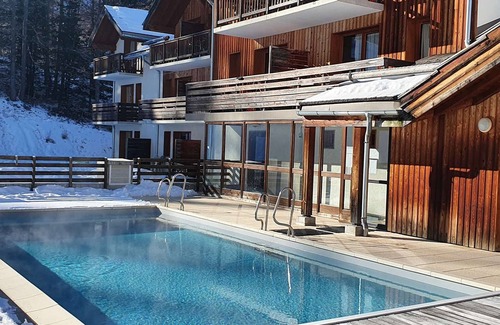 Les Orres Ski Chalet | Chalet Duplex aux Orres 1800 - Piscine, Sauna, Hammam, Parking, 6/7 personnes, Départ des pistes