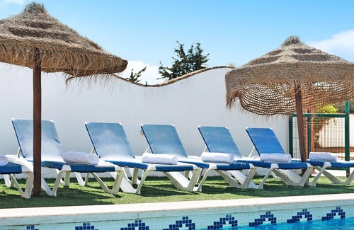 Conil de la Frontera House | Chalet 'El Paraíso de Roche - Naranja' with swimming pool, terrace and Wi-Fi