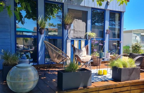 Saint-Denis-d'Oleron Ski Chalet | Chalet en bois, idéalement situé prés de la plage des Seulieres