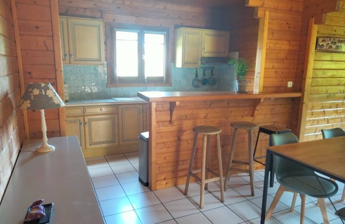 Douville Ski Chalet | Chalet en bois avec piscine privée. Animaux acceptés