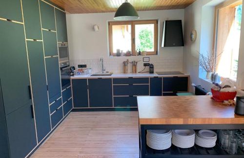 Pralognan-la-Vanoise Ski Chalet | Chalet ensoleillé avec balcon et poêle à bois - FR-1-464-163