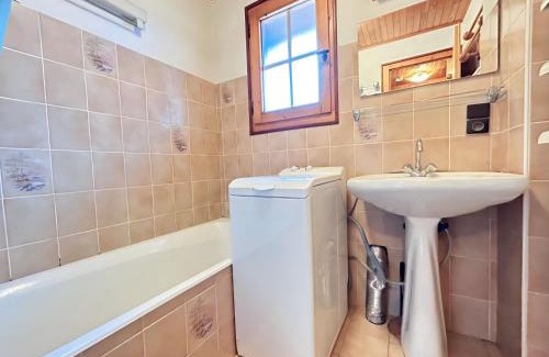 Les Gets Ski Chalet | Chalet familial proche des pistes avec WiFi et parking - FR-1-623-349