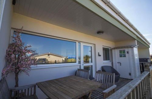 Bacton Ski Chalet | Chalet For Hire At Rainbows End Near A Beautiful Norfolk Beach Ref 31039R