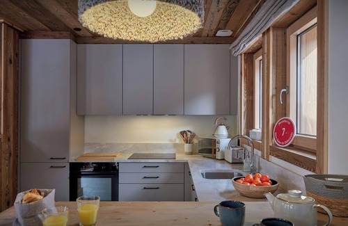 Notre-Dame-de-Bellecombe Ski Chalet | Chalet Marmot'Inn - relaxing stay for 10 panoramic views - OVO Network