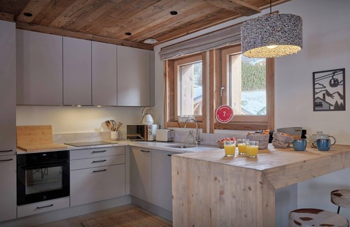 Notre-Dame-de-Bellecombe Ski Chalet | Chalet Marmot'Inn - relaxing stay for 10 panoramic views - OVO Network