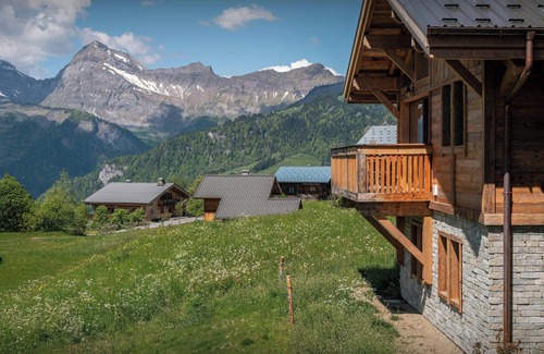 Notre-Dame-de-Bellecombe Ski Chalet | Chalet Marmot'Inn - relaxing stay for 10 panoramic views - OVO Network