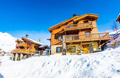 Saint-Francois-Longchamp Ski Chalet | Chalet for 10 pers., 150m² ski-in, 5 bdrm, 3 bath, WiFi, covered parking