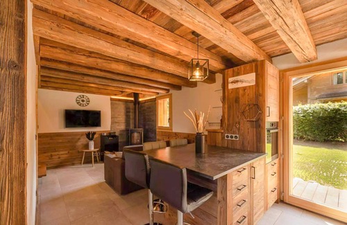 Saint-Gervais-les-Bains Ski Chalet | Chalet "Pierre d'Anatase" with Mountain View, Terrace, Garden and Wi-Fi