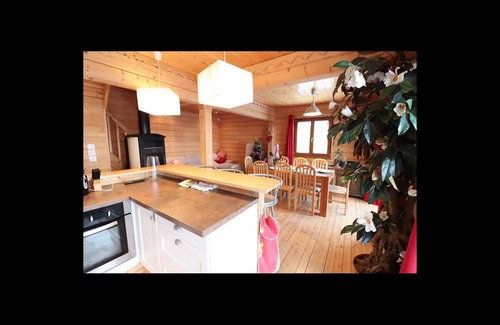 Saint-Jacques-des-Blats Ski Chalet | Chalet mountain view