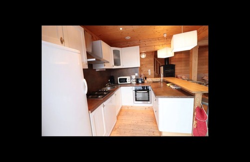 Saint-Jacques-des-Blats Ski Chalet | Chalet mountain view