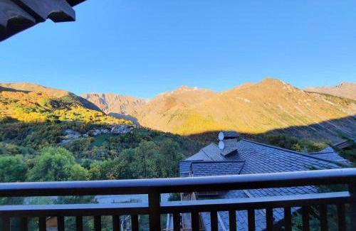Saint-Martin-de-Belleville Apartment | Chalet Authentique Rénové à St Martin, Terrasse, Proche Pistes et Navette Gratuite - FR-1-452-60