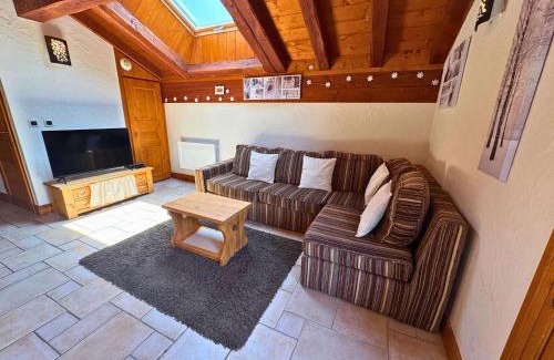 Saint-Martin-de-Belleville Apartment | Chalet Authentique Rénové à St Martin, Terrasse, Proche Pistes et Navette Gratuite - FR-1-452-60