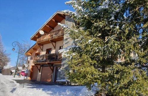 Saint-Martin-de-Belleville Apartment | Chalet Coquelicot - confort montagnard et ambiance chaleureuse au cœur de Saint Martin de Belleville