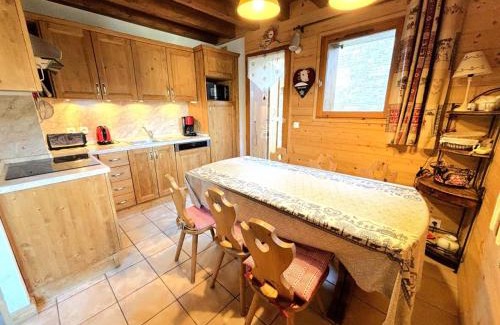 Saint-Martin-de-Belleville Ski Chalet | Chalet De Julie - Bel appartement traditionnel 4 pièces sur 2 niveau pour 6 personnes MAE-3734