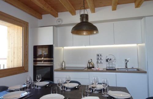 Saint-Martin-de-Belleville Ski Chalet | Chalet Pomme de Pin · Direct sur la piste · Wifi gratuit · Sauna · Parking couvert · Proche télécabine - FR-1-344-759