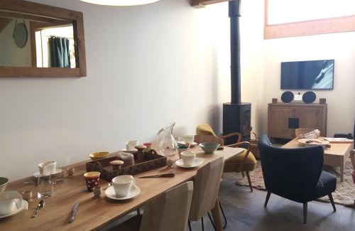 Saint-Martin-de-Belleville Ski Chalet | Chalet Léa · Ski-in/Ski-out · Wifi Gratuit · Jacuzzi · Sauna · Parking Couvert · 6 Personnes - FR-1-344-803