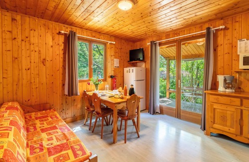 Mirabel-aux-Baronnies Ski Chalet | Chalet 'Gite Thym' with Shared Pool, Private Terrace and Wi-Fi