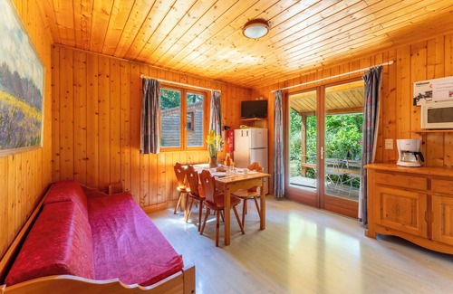 Mirabel-aux-Baronnies Ski Chalet | Chalet 'Gite Romarin' with Shared Pool, Private Terrace and Wi-Fi