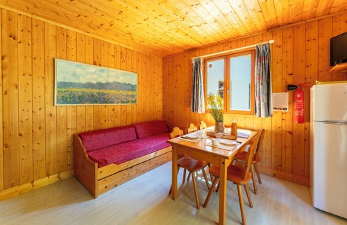 Mirabel-aux-Baronnies Ski Chalet | Chalet 'Gite Romarin' with Shared Pool, Private Terrace and Wi-Fi