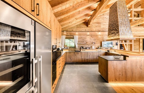 Brand House | Chalet GM in Brand With 5 Bedrooms and 8 Bathrooms