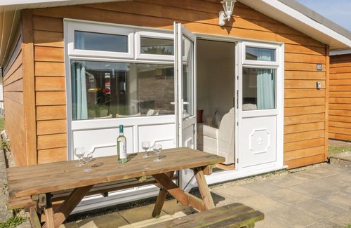 Padstow Ski Chalet | CHALET H5, family friendly, with a garden in St Merryn