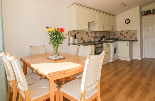 Padstow Ski Chalet | CHALET H5, family friendly, with a garden in St Merryn