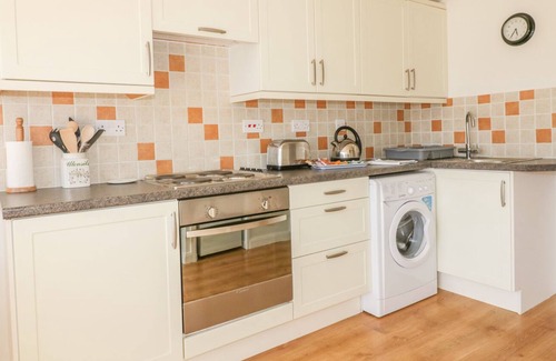 Padstow Ski Chalet | CHALET H5, family friendly, with a garden in St Merryn