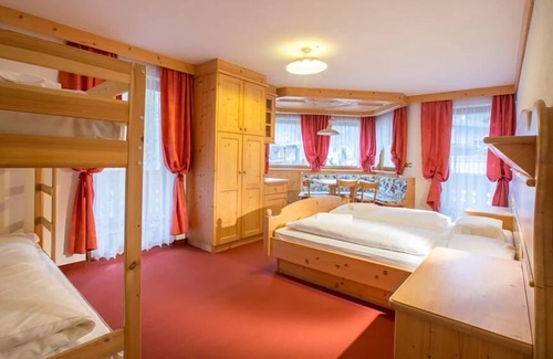 San Martino in Badia Hotel | Chalet Hotel Diamant