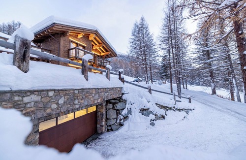 Teola Ski Chalet | "Chalet Imbosc'chè" with Mountain View, Garden & Wi-Fi