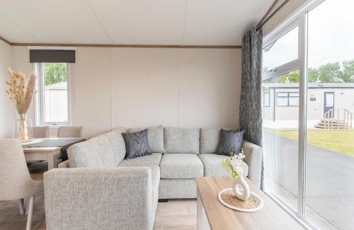 Vlissegem Ski Chalet | Chalet in De Haan near Sandy Beaches, cleaning included