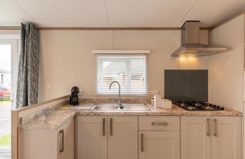 Vlissegem Ski Chalet | Chalet in De Haan near Sandy Beaches, cleaning included
