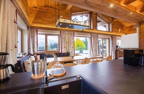 Konigsleiten Ski Chalet | Chalet in Königsleiten with Mountain Views & Spa