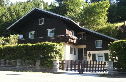 Leogang Apartment | Chalet in Leogang. A large 3 bedroom family apartment close to lifts & bike park