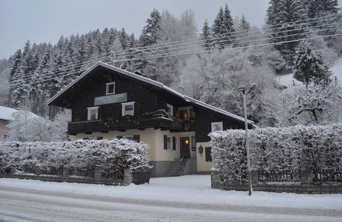 Leogang Apartment | Chalet in Leogang. A large 3 bedroom family apartment close to lifts & bike park