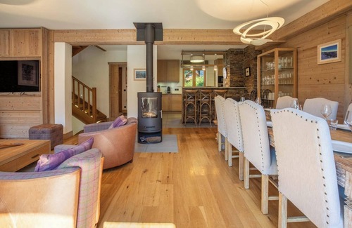 Meribel Ski Chalet | Chalet in méribel center with outdoor jacuzzi and sauna