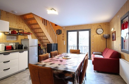 Mont-Dore Ski Chalet | Chalet in Mont-Dore, 8 people, 3 bedrooms, pets allowed, parking, terrace, near center