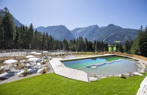 Schonbach Ski Chalet | Chalet in Neukirchen with Ski-In Access