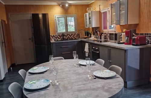 Maubuisson Ski Chalet | CHALET in the forest. JACUZZI PRIVE. SOUTH-FACING TERRACE. Close to cycle path