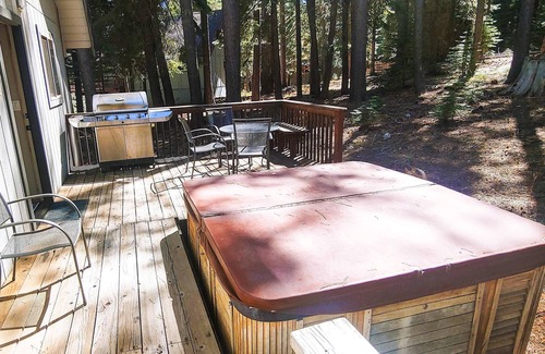 North Upper Truckee House | Chalet in the Pines - 30+ Day Vacation Rental