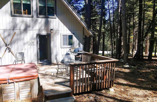North Upper Truckee House | Chalet in the Pines - 30+ Day Vacation Rental